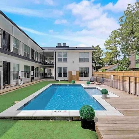 City Outside & Tranquility Inside Dallas Exterior foto