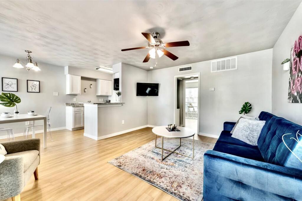 City Outside & Tranquility Inside Dallas Exterior foto