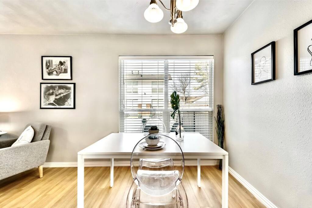 City Outside & Tranquility Inside Dallas Exterior foto